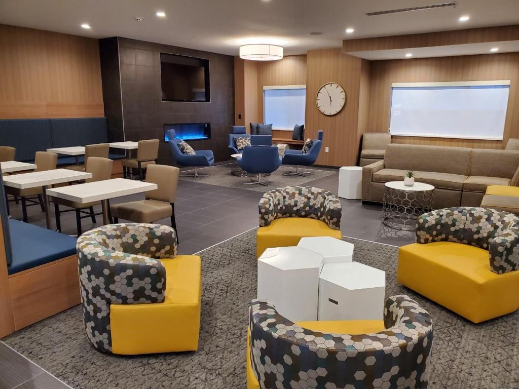 Microtel Inn & Suites By Wyndham Farmington Bagian luar foto
