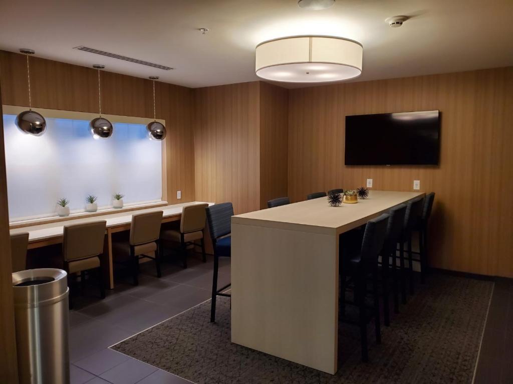 Microtel Inn & Suites By Wyndham Farmington Bagian luar foto
