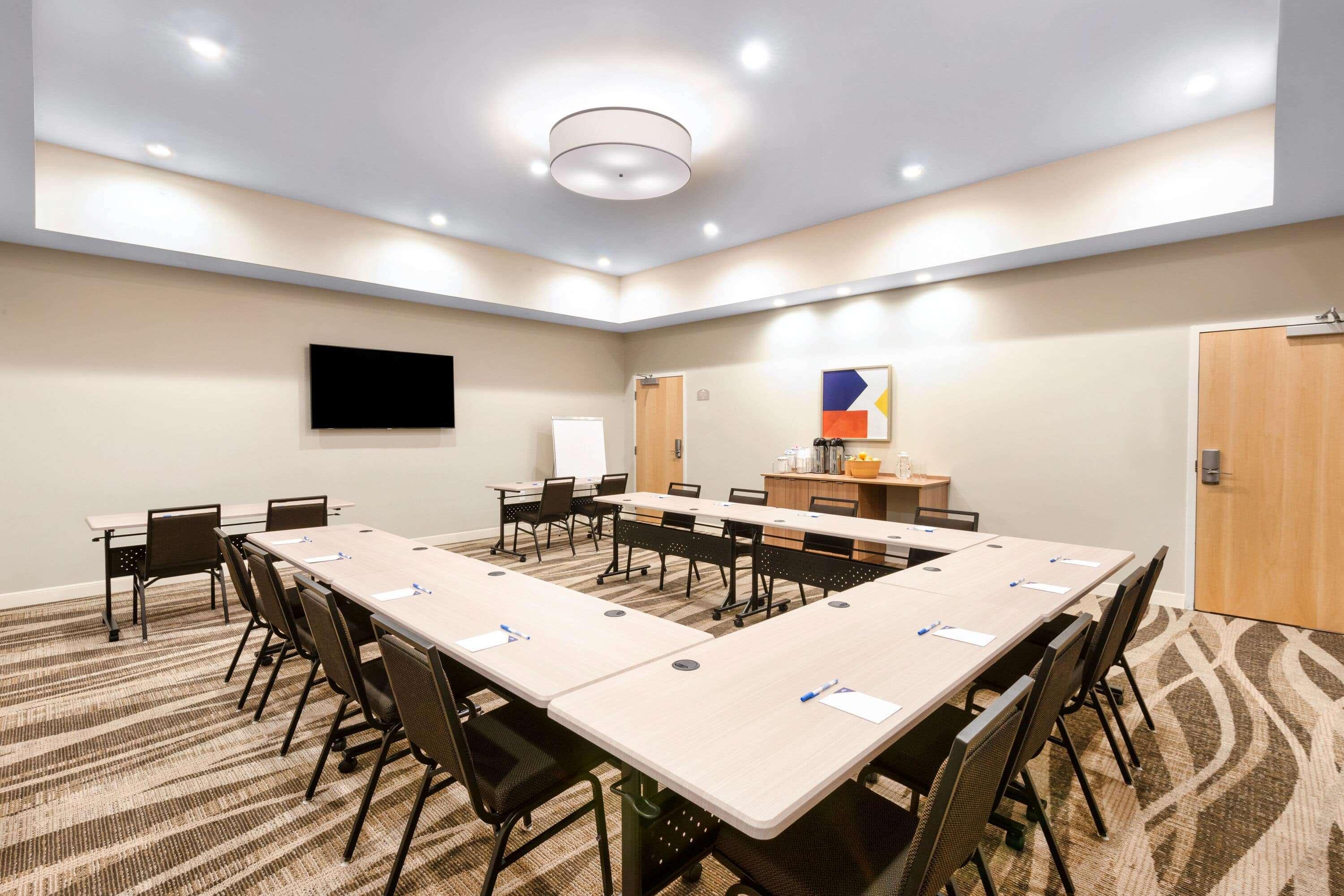 Microtel Inn & Suites By Wyndham Farmington Bagian luar foto