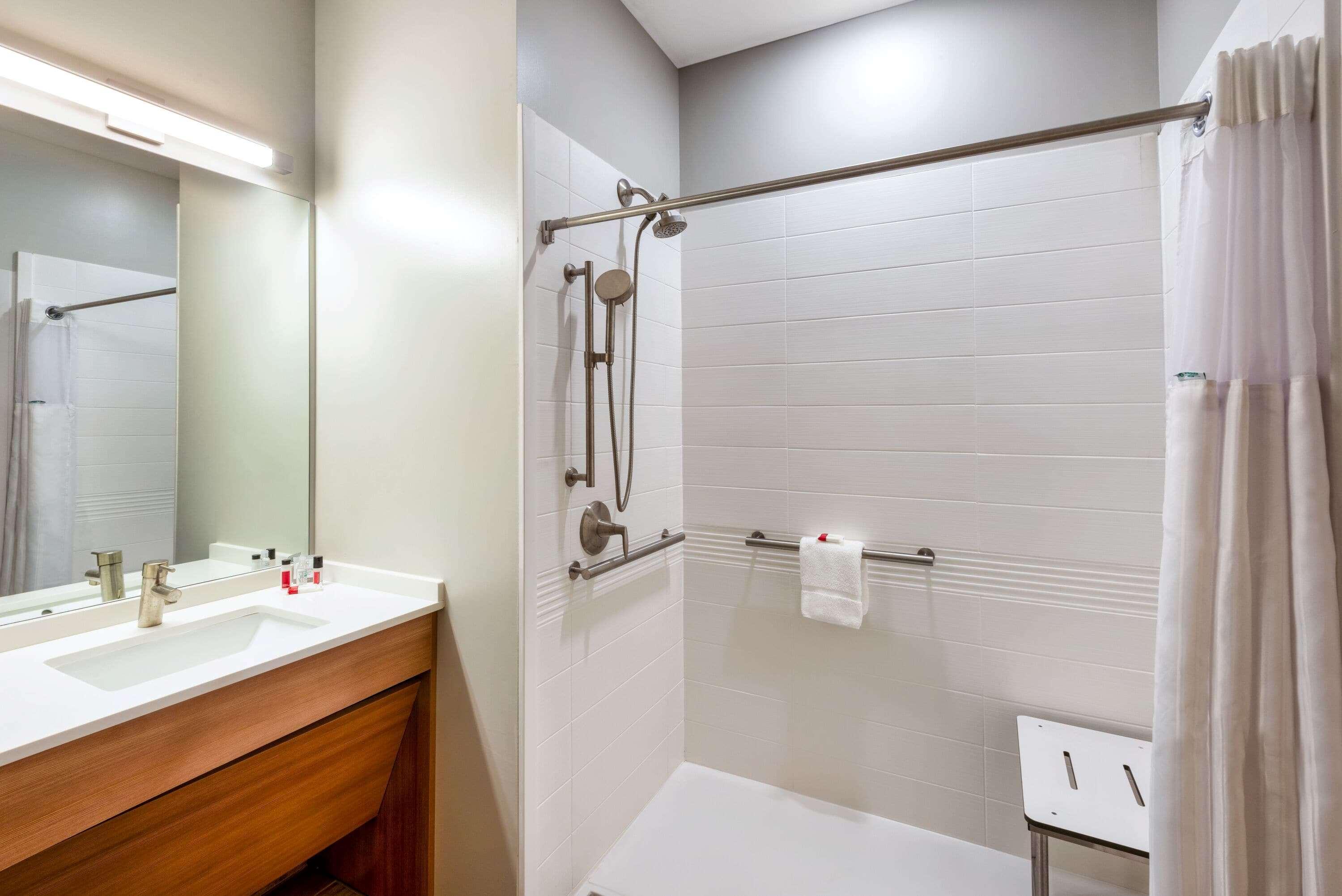 Microtel Inn & Suites By Wyndham Farmington Bagian luar foto